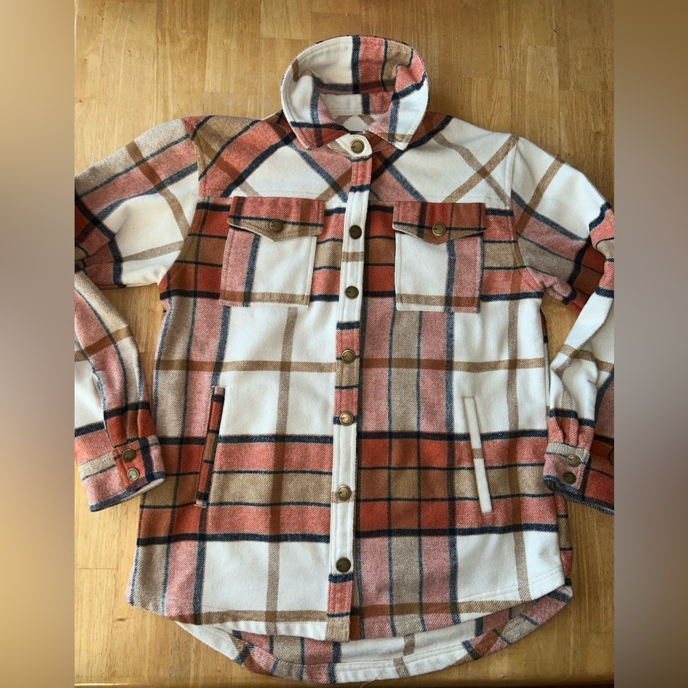 Woman’s Small P shacket coat jacket Natural Reflections. SNAP buttons!